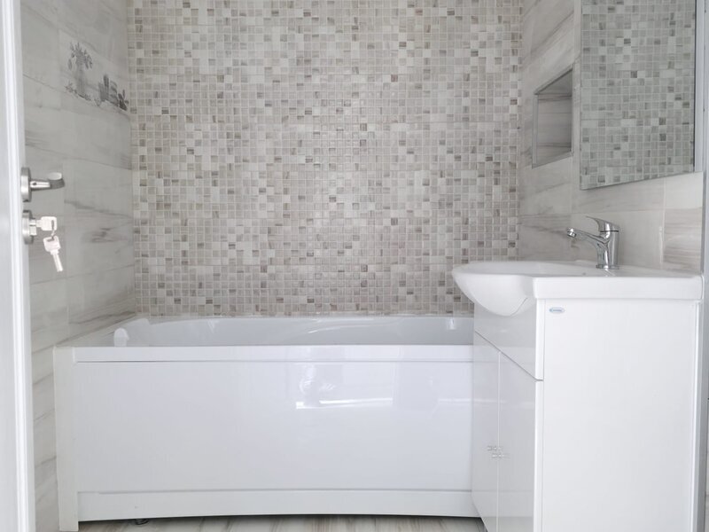 Crangasi -bloc 1989,parc si metrou.